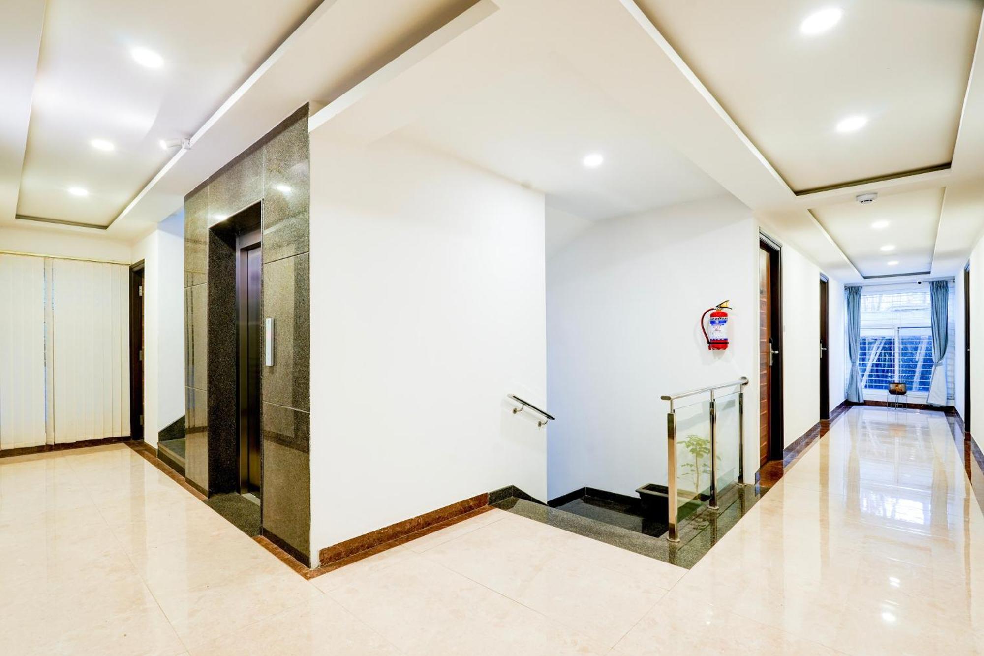 Super Townhouse Oak Aecs Formerly Bangalore Times מראה חיצוני תמונה
